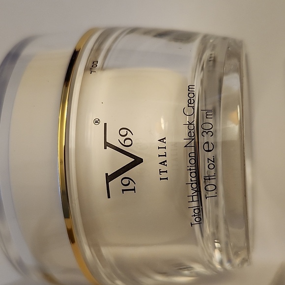 Versace 1969 Idra Totale Neck Cream - Picture 3 of 6